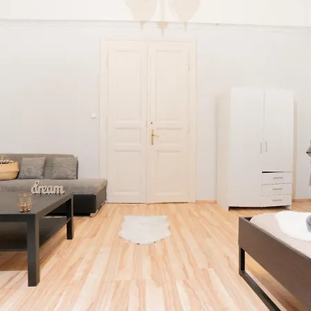 5-room In The Heart Of The Center Near The Synagogue Budapest
